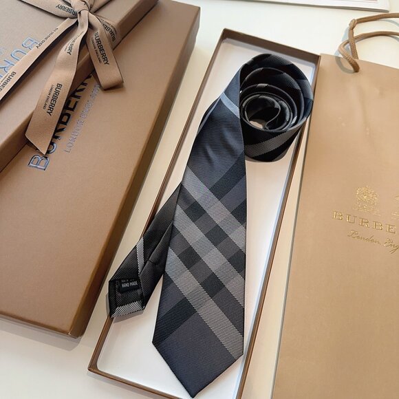 Burberry Men's Tie - Picture 3 of 4
